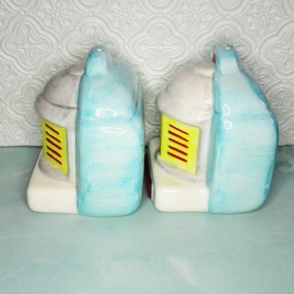 Pair Of Retro Look Salt And Pepper Shakers American Diner Jukebox Design Fun - Picture 5 of 7
